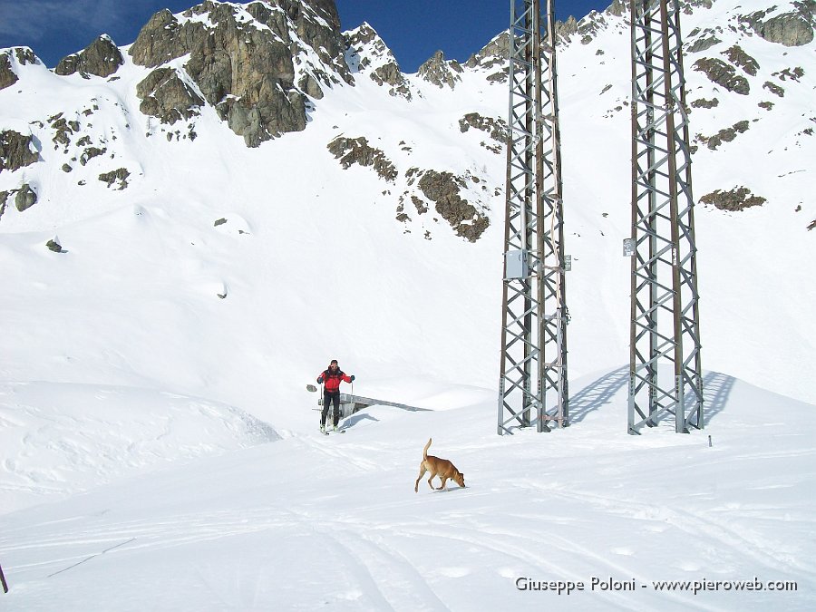 17 -  Un membro del soccorso alpino, arriva al Cernello, dopo aver salito il monte Cabianca .jpg